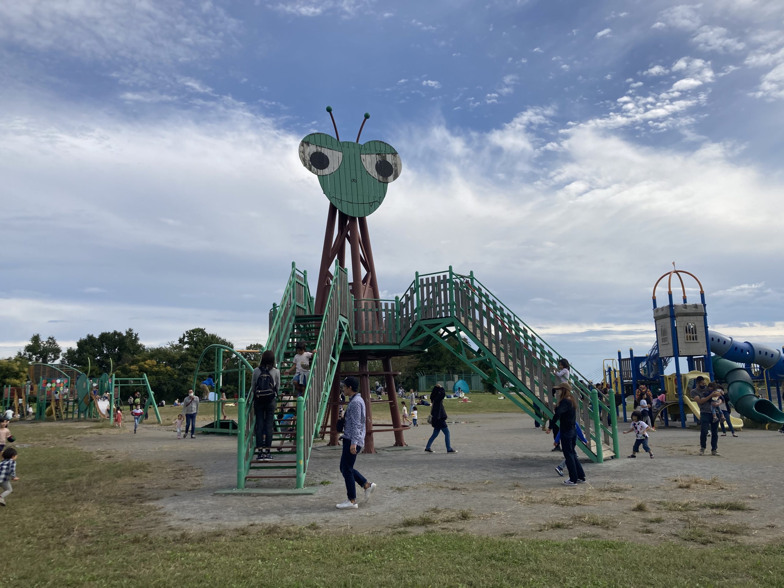 荒川彩湖公園 大きなカマキリ遊具がインパクト大 台風の影響から復活した公園 タケログ